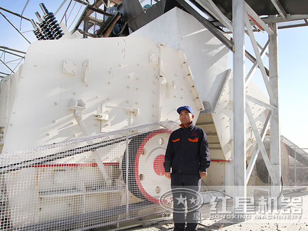 反擊式破碎機生產現(xiàn)場