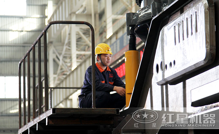 流動(dòng)碎石機(jī)生產(chǎn)車(chē)間 流動(dòng)碎石機(jī)生產(chǎn)車(chē)間