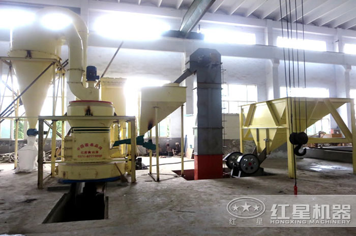 重晶石磨粉現(xiàn)場 重晶石磨粉現(xiàn)場